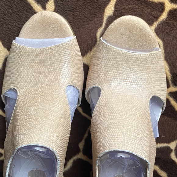 AEROSOLES Leather Honey Blossom Bone Snake Print Wedges - Picture 7 of 15